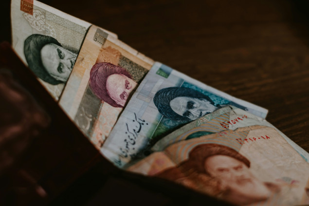 Iranski rijal pao na rekordno nizak nivo; cijene hrane porasle više od 128 posto