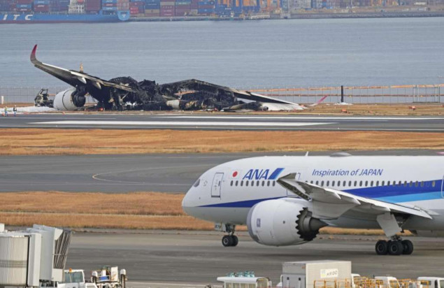 Istražuju se oprečni izvještaji o nesreći na tokijskom aerodromu