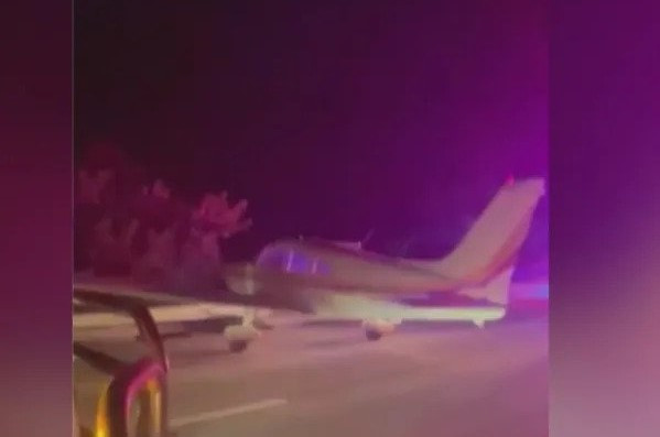 Pilot u alkoholisanom stanju spustio avion na magistralu u SAD-u
