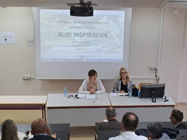 Književno veče u Tuzli okupilo brojne knjigoljupce