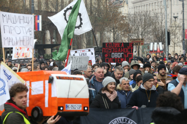 Radnici GSP-a i studenti zajedno u protestnoj šetnji u Beogradu
