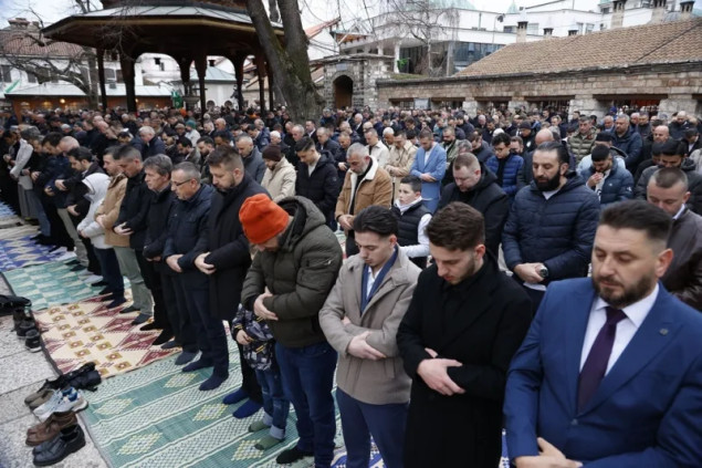 U Gazi Husrev-begovoj džamiji u Sarajevu klanjan bajramski namaz