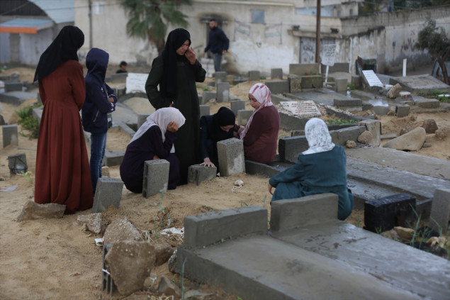 Tužni bajram u Gazi: Palestinci posjećuju mezarja dok traju izraelski napadi