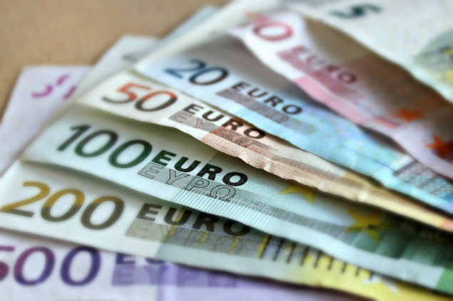 Euro oslabio, dolar ojačao nakon što je Trump zaprijetio carinama od 30 posto EU i Meksiku
