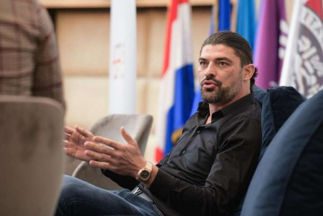 Bara: Netko je ubacio petardu, a ne bombu u dvorište