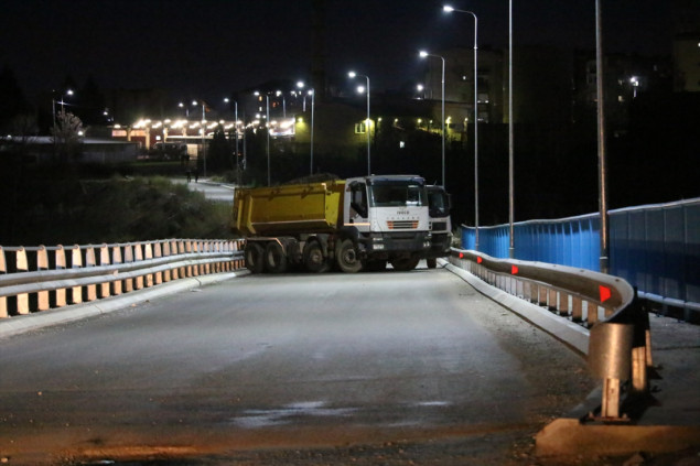 Srbi na barikadama 19. dan, blokiran put prema prelazu Merdare