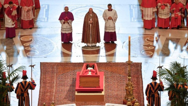 Papino tijelo premješteno u baziliku