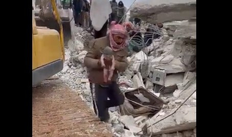 Novorođena beba izvučena iz ruševina nakon potresa u Siriji