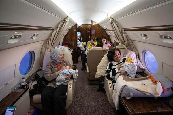 Transport beba iz zemljotresom pogođenih područja predsjedničkim avionom