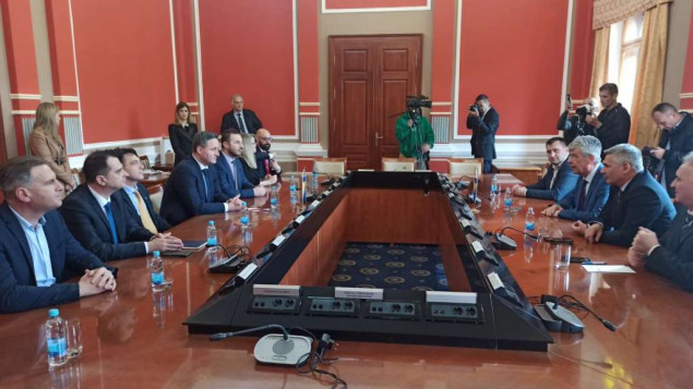 Bećirović u Brčkom: Uspostaviti bolju komunikaciju Predsjedništva BiH s čelnicima Distrikta