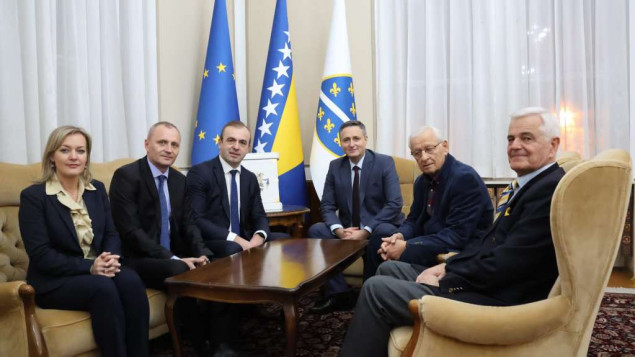 Bećirović razgovarao s dekanom i profesorima Fakulteta političkih nauka