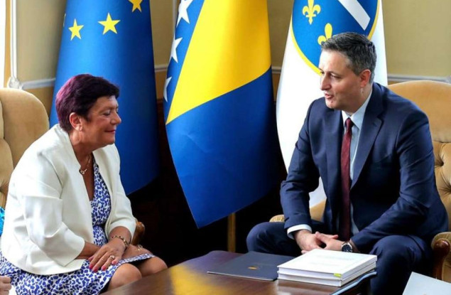Bećirović ambasadorici Francuske: Dodikov udar na Ustavni sud BiH je brutalni napad na Dejton