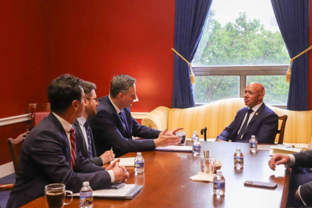 Washington: Bećirović s predsjedavajućim Odbora za vanjsku politiku Kongresa Brianom Mastom