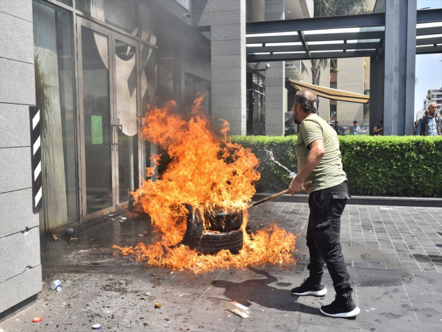 Građani u Bejrutu na ulicama, ne mogu do novca u bankama