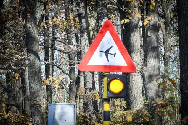 Dronovi poremetili letove u Briselu i Liježu - Zračni saobraćaj ponovo u funkciji