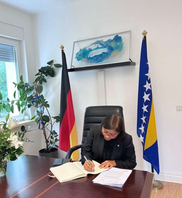 U Ambasadi BiH u Berlinu otvorena knjiga žalosti povodom 29. godišnjice genocida u Srebrenici