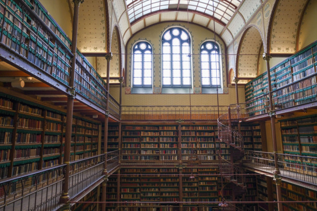 Pogled u jednu od najljepših biblioteka u Amsterdamu