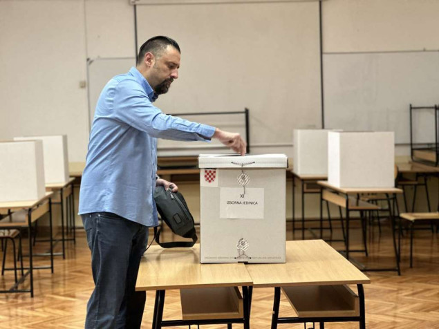 U BiH sva birališta zatvorena na vrijeme; konzul Babić: Izbori su pretekli u najboljem redu