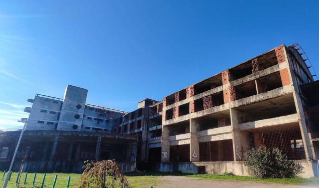 Dok čeka svog kupca, objekat Doma penzionera u Bihaću izložen propadanju