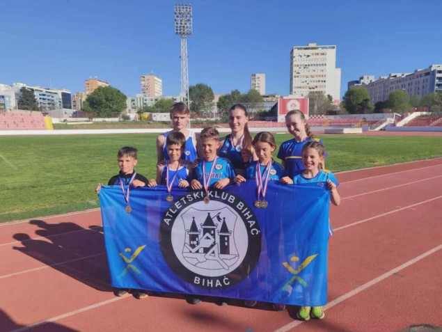 Bihaćki atletičari dominirali na Uskršnjem turniru u Splitu, mladi osvojili šest medalja