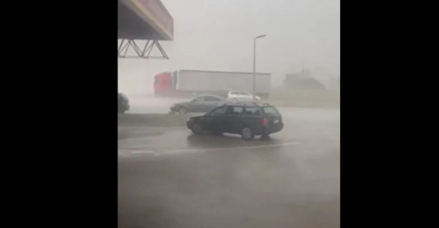 Bileća:  Počela jaka kiša koja će pomoći u gašenju vatre