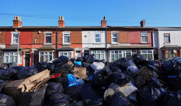 Smeće se gomila u britanskom Birminghamu dok traje štrajk komunalaca