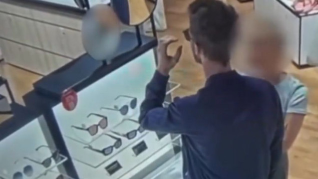Seks, laži i ukradene naočale – neke od najsramnijih političkih ostavki