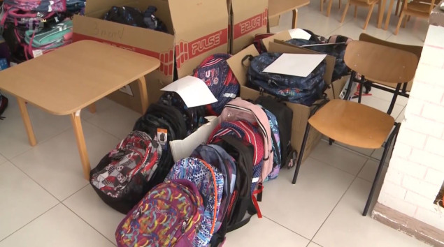 Bijeljina: Djeci romske nacionalnosti osigurani udžbenici, školski pribor i torbe