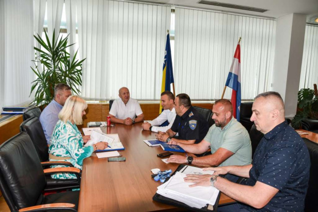 Bošnjak i predstavnici sindikata razgovarali o povećanju plata i položaju policijskih službenika
