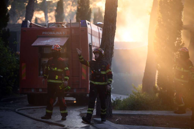 Požar na Braču: Situacija bolja nego ranije, dužina požarišta gotovo 40 kilometara