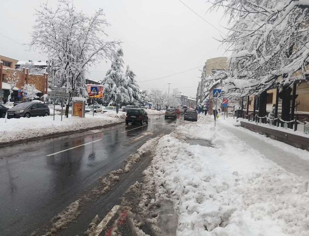 U Brčkom putevi čisti, ali se saobraćaj otežano odvija