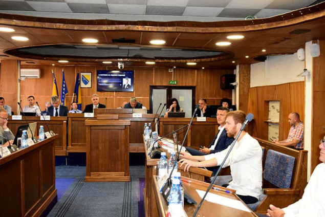 Proračunski korisnici u Brčko distriktu dobit će povišicu od pet posto