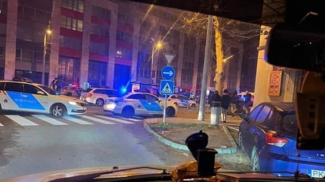 Tri policajca u Budimpešti izbodena nožem, jedan preminuo