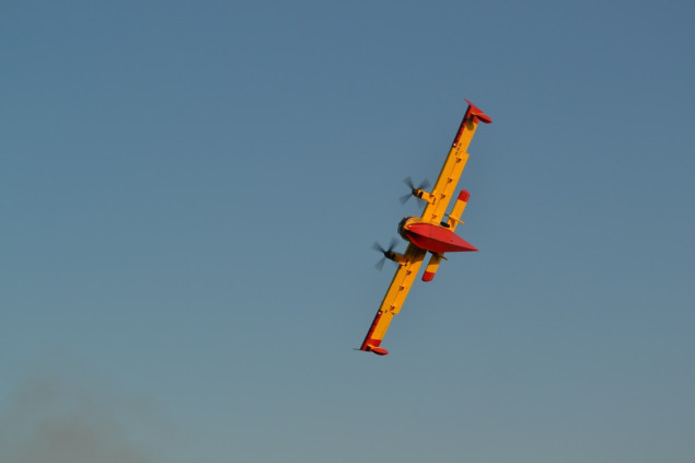 Požar na Čiovu gasi stotinu vatrogasaca i dva kanadera