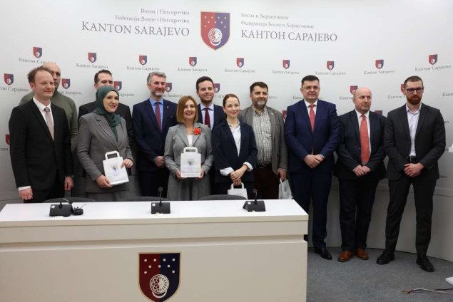 Forto i Tegeltija uručili certifikate za korištenje elektronskih potpisa članovima Vlade KS