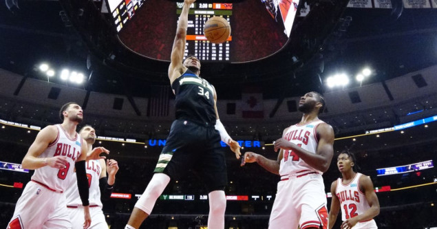 Milwaukee pobijedio Bullse za 12. uzastopni trijumf, povreda Adetokunba