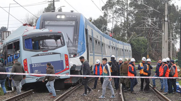Sedmoro poginulo u Čileu u sudaru voza i minibusa