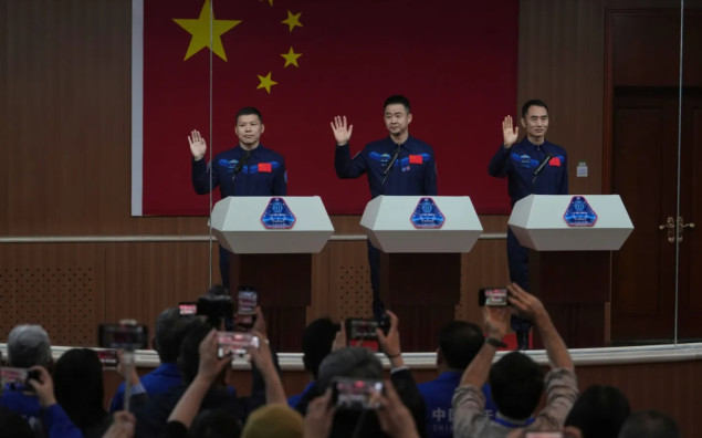 Kineski astronauti odložili povratak na Zemlju, letjelicu udario komad svemirskog otpada