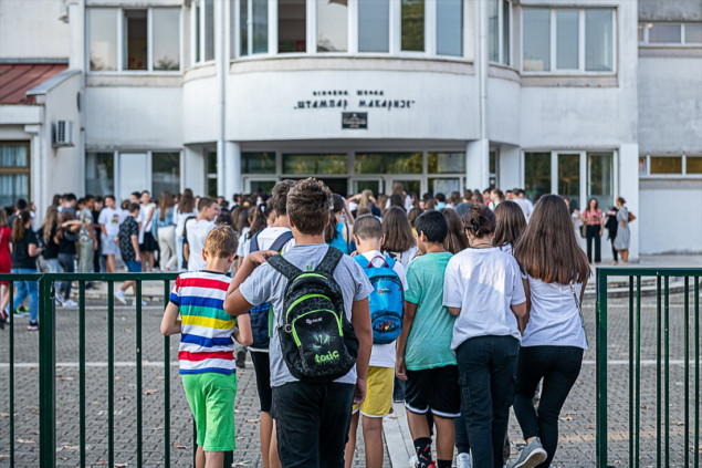 Crna Gora: Počela nova školska godina, država obezbijedila besplatne udžbenike za sve osnovce