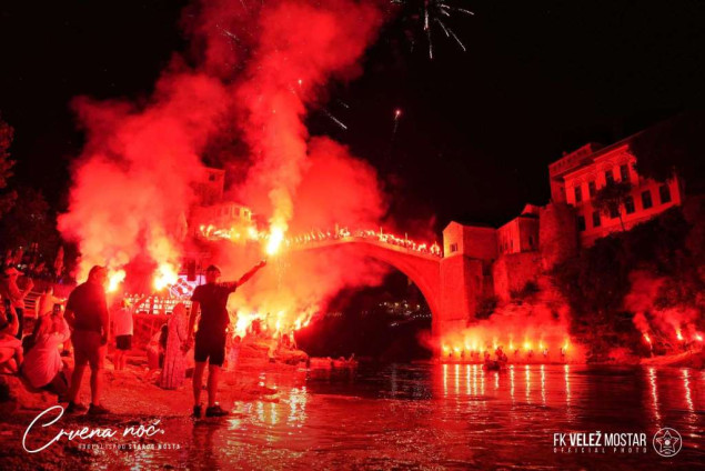 Manifestacija 'Crvena noć pod Starim – Večer Rođenih' održana u Mostaru