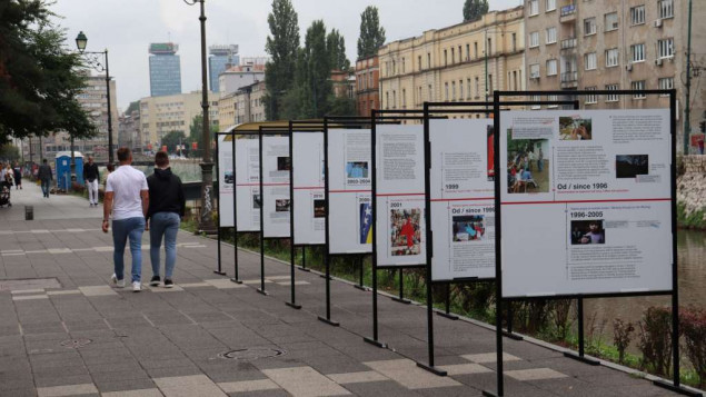 Tri decenije rada MKCK u BiH prikazane kroz izložbu '30 godina posvećenih humanosti'