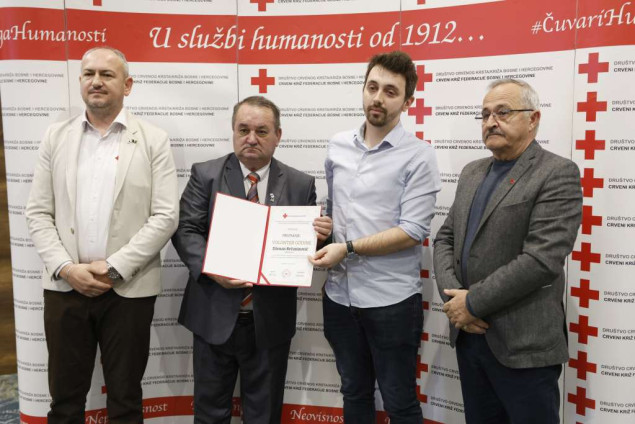 Volonterima Crvenog križa FBiH dodijeljena priznanja za doprinos i posvećenost u 2025. godini