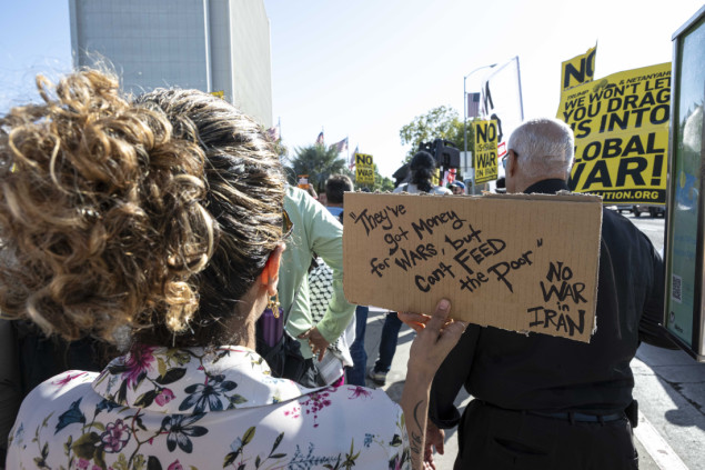 Stotine građana na protestu "Ne ratu protiv Irana" u New Yorku