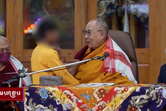Najviši tibetanski vođa brani Dalai Lamu u kontraverzi sa dječakom i jezikom