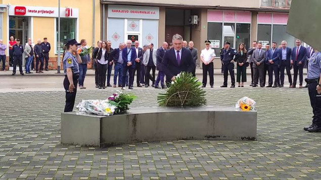 Postrojavanjem pripadnika policije i pokaznom vježbom obilježen Dan policije USK
