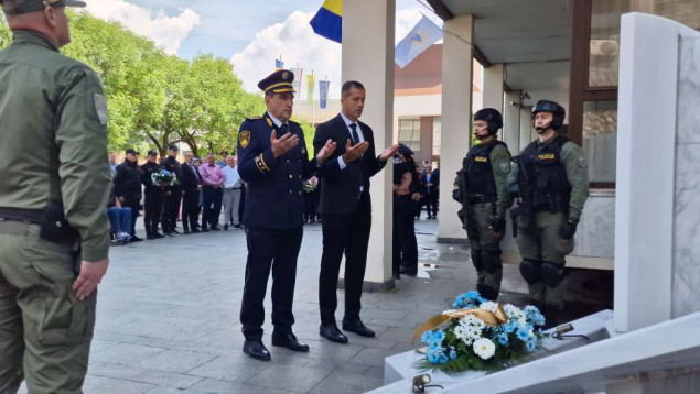 Dan policije ZDK: Vračo i Gazić odali počast poginulim policajcima u ratu