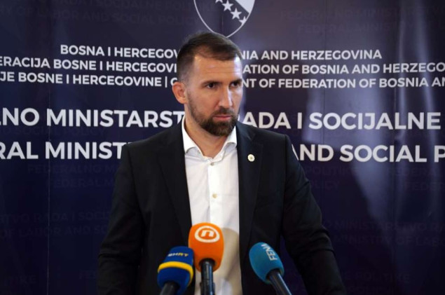 Delić: Zahiragić obmanjuje javnost, niko neće ostati bez zdravstvenog osiguranja