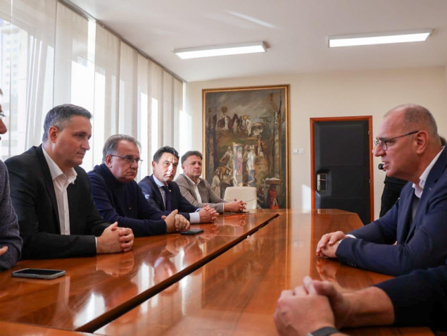 Bećirović u Tuzli: Važno koordinirano djelovanje svih nivoa vlasti za podršku gradu