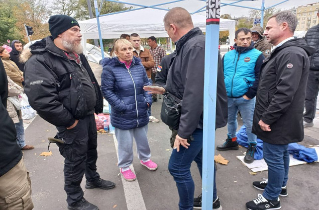 Dijana Hrka treći dan štrajkuje glađu nedaleko od Doma Narodne skupštine