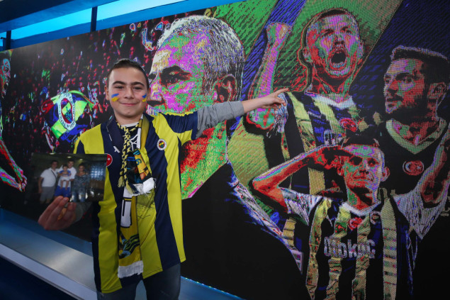 Sakupljao pomoć žrtvama zemljotresa: Dječak Benjamin iz Sarajeva gost na utakmici Fenerbahcea u Istanbulu